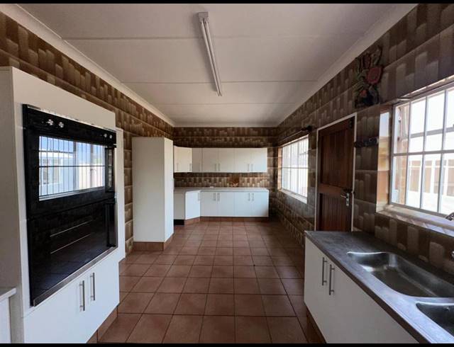 4 BEDROOM HOUSE FOR SALE IN MARLANDS